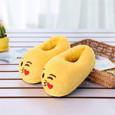 Pantufa Emoji - Beijo - Use Conforto